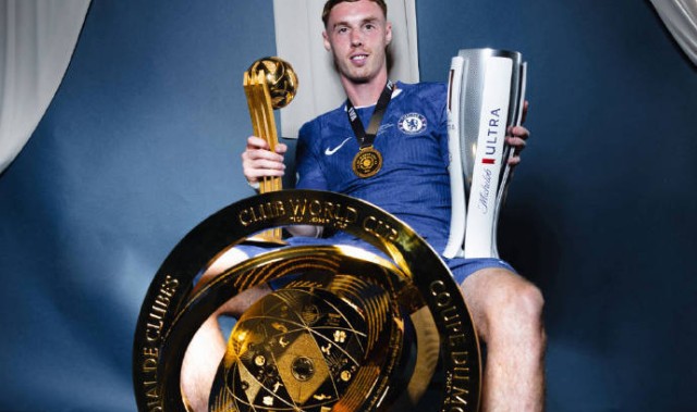 组图：切尔西拍摄世俱杯冠军大片 帕尔默霸气十足
        
    组图：切尔西拍摄世俱杯冠军大片 帕尔默霸气十足