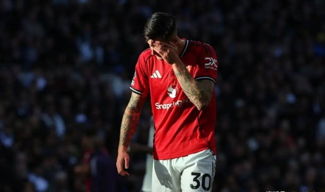 111年耻辱！曼联足总杯一轮游，18岁新星染红，未来只剩一地鸡毛？