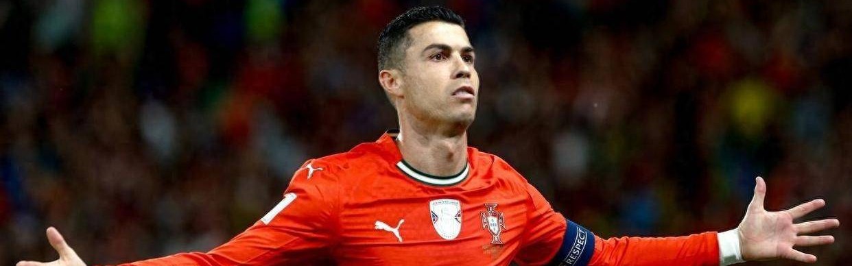 绝代双骄同发威，40岁C罗一球一助建功，38岁梅西戴帽戏法+助攻斩获金靴