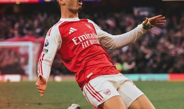 160亿金元大战！13分钟4球摧毁铁血防守，阿森纳4-0复仇马竞