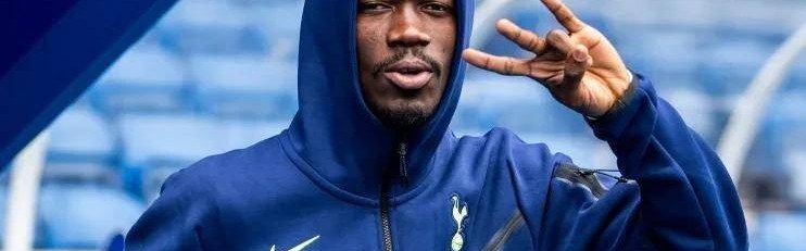 红牌+越位1厘米！十人本菲卡钢铁防线现形，穆帅光明球场决战15年魔咒