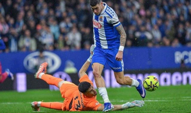 皇家社会 - 巴塞罗那：西甲第20轮阿诺埃塔大战，比赛时间与电视观赛全攻略