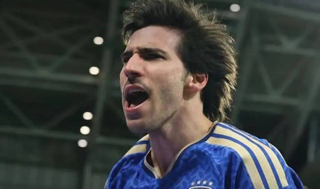 纽卡无缘欧冠有助曼联签托纳利！喜鹊面临1亿缺口，卖1000万就盈利