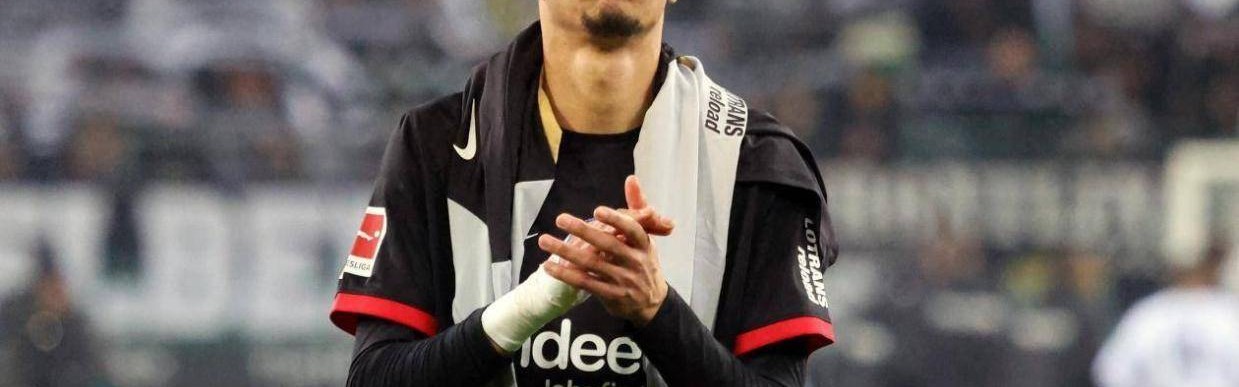 红魔转会室再酿惊天冤案？德甲注水肉前锋竟获童年偶像特权通行证