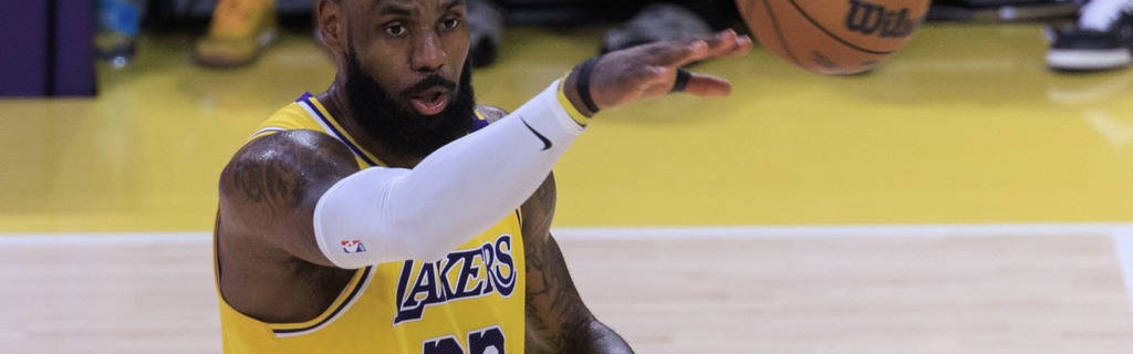 美记：一旦詹姆斯退役 各大转播平台将激烈争夺他