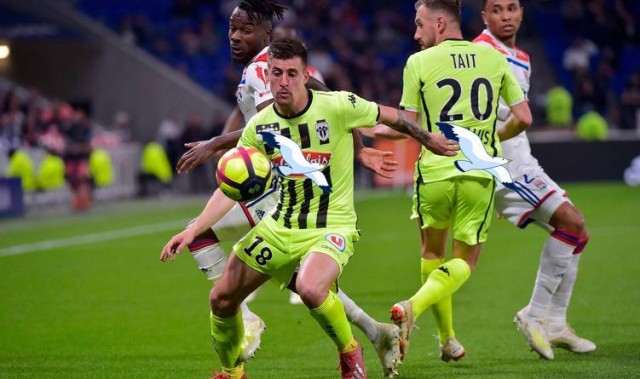 法甲焦点战前瞻：里昂主场零封金身迎考，图卢兹五后卫铁阵能否破 8 负魔咒