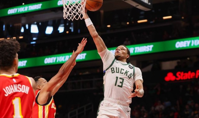 麦科勒姆30分约翰逊23+10+12 老鹰轻取雄鹿迎九连胜