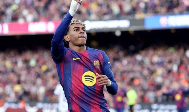 足坛一夜动态：拜仁12轮不败领跑，曼城绝杀鱼腩，巴萨AC米兰登顶