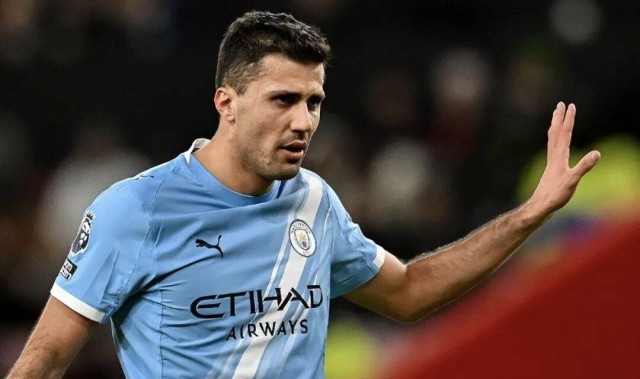 西甲巨头再露獠牙！曼城王牌恐成猎物，皇马“狩猎”战术揭秘